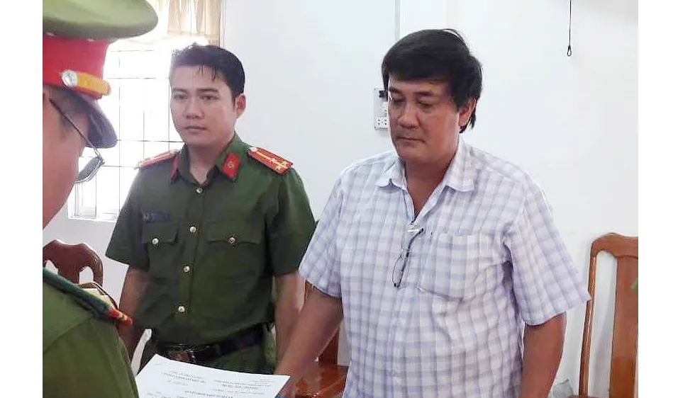 Bắt nguyên trưởng và kế toán Phòng khám Đa khoa khu vực Sông Đốc