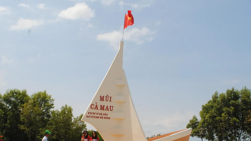 Cà Mau “bội thu” du khách vào những ngày lễ