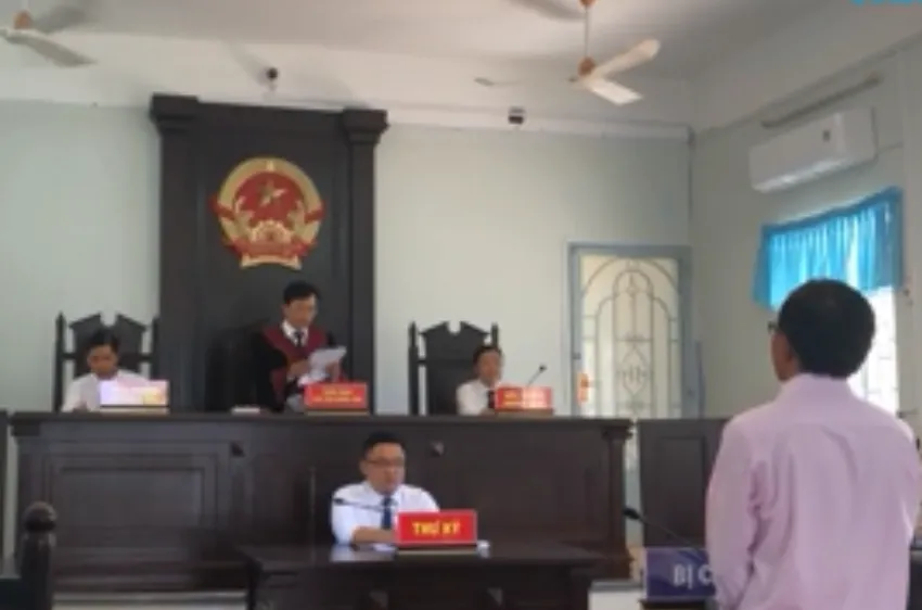 Tiến sĩ bị “tố” lừa tình được giảm án 