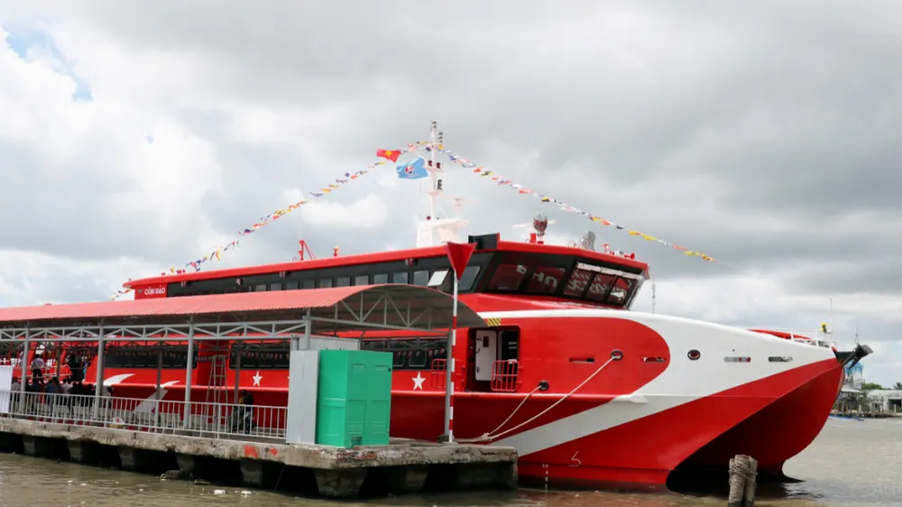 Tàu cao tốc Phú Quốc Express là tàu hai thân có tải trọng 600 khách