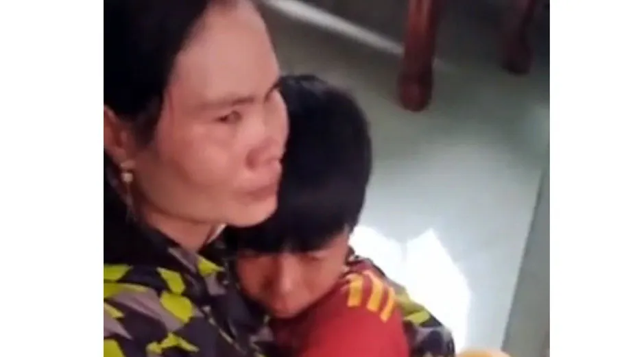 Ba học sinh đạp xe đạp hơn 400km từ Cà Mau đến TPHCM thăm cha mẹ