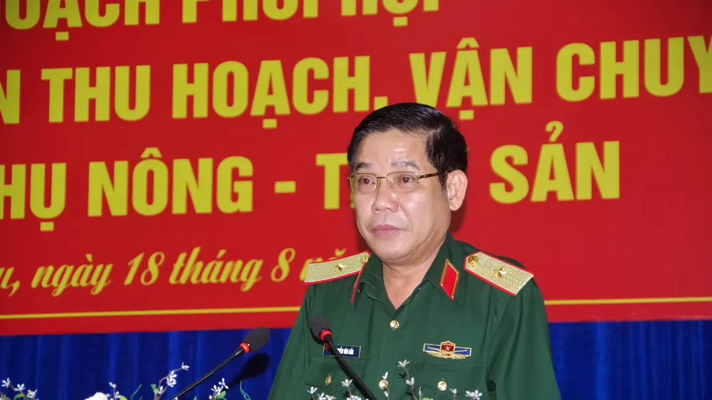 Thiếu tướng Nguyễn Văn Gấu phát biểu tại buổi ký kết. ẢNH: VĂN ĐÔNG