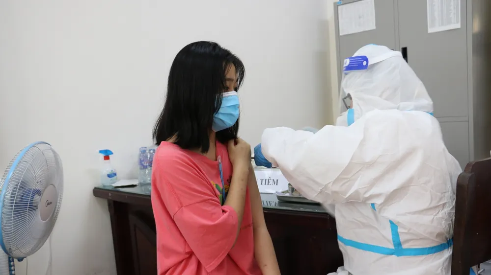 Chủ tịch UBND tỉnh Cà Mau yêu cầu đẩy nhanh tiến độ tiêm vaccine