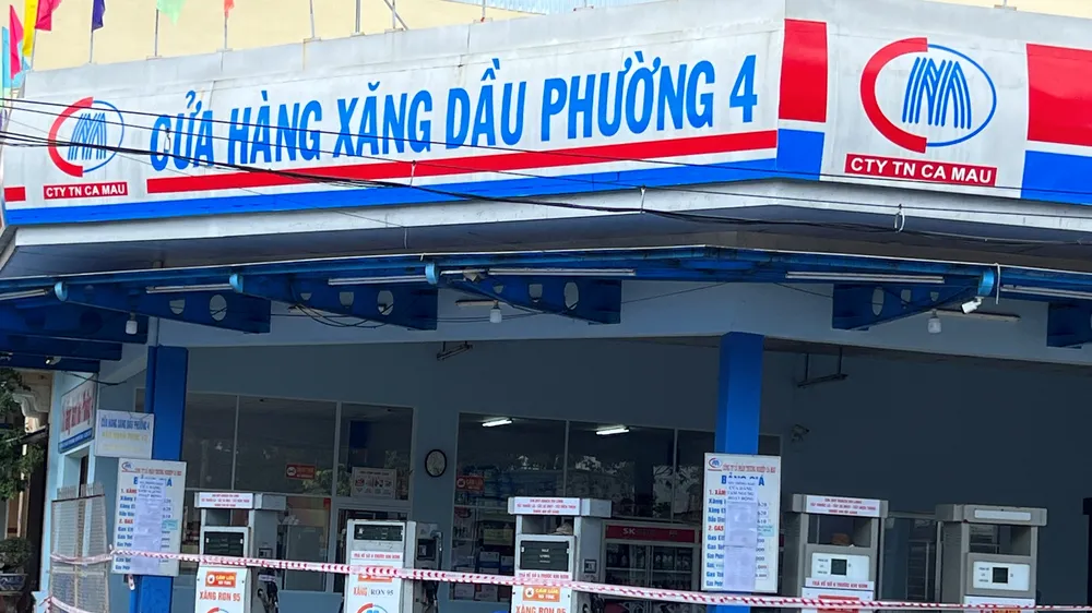 Cửa hàng xăng dầu của Công ty CP Thương nghiệp Cà Mau tại phường 4 (TP Cà Mau) đóng cửa