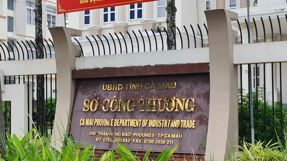 Kỷ luật cảnh cáo nguyên Giám đốc Sở Công thương Cà Mau 
