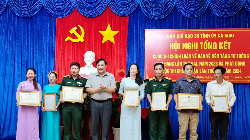 Cà Mau: Trao giải cuộc thi Chính luận bảo vệ nền tảng tư tưởng của Đảng 