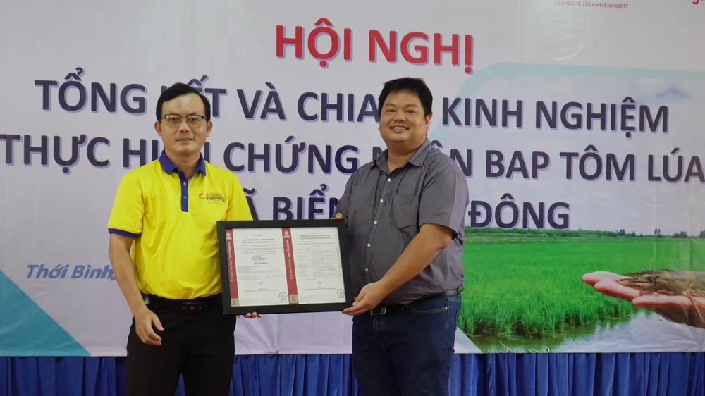 Trao giấy chứng nhận cấp quốc tế cho cho tôm sú ở Cà Mau