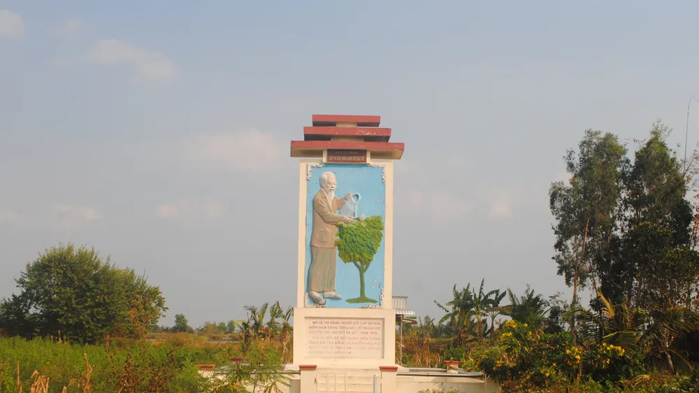 Cà Mau: Bia kỷ niệm Bác Hồ với cây vú sữa miền Nam được xếp hạng Di tích lịch sử cấp tỉnh