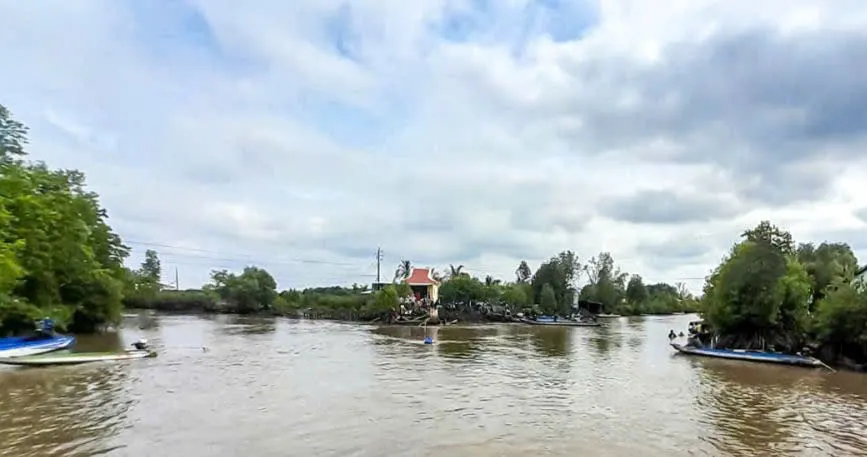 Cà Mau: Tìm thấy thi thể bé trai 3 tuổi mất tích trong vụ tai nạn trên sông