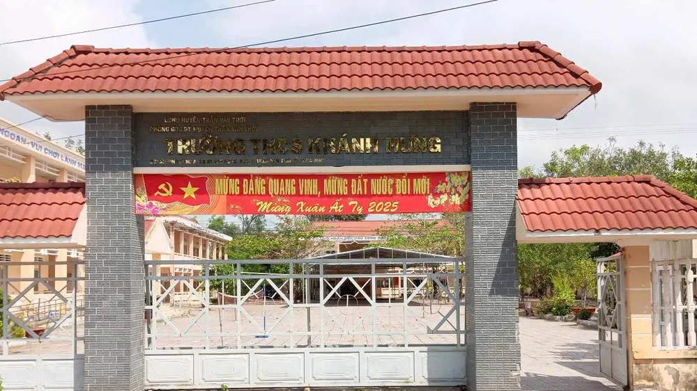 Chủ tịch UBND tỉnh Cà Mau chỉ đạo xử lý vụ hiệu trưởng kỷ luật giáo viên sai quy định