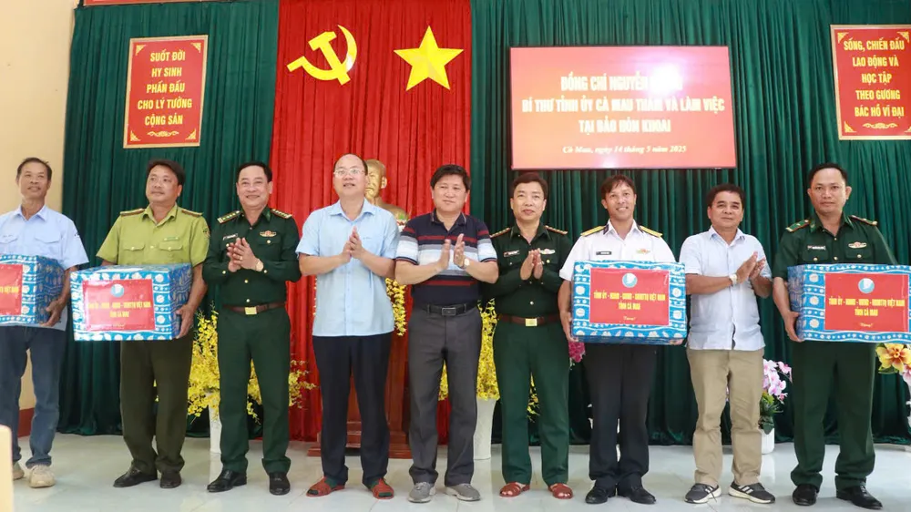 Làm đường giao thông nối từ Mũi Cà Mau ra cảng Hòn Khoai