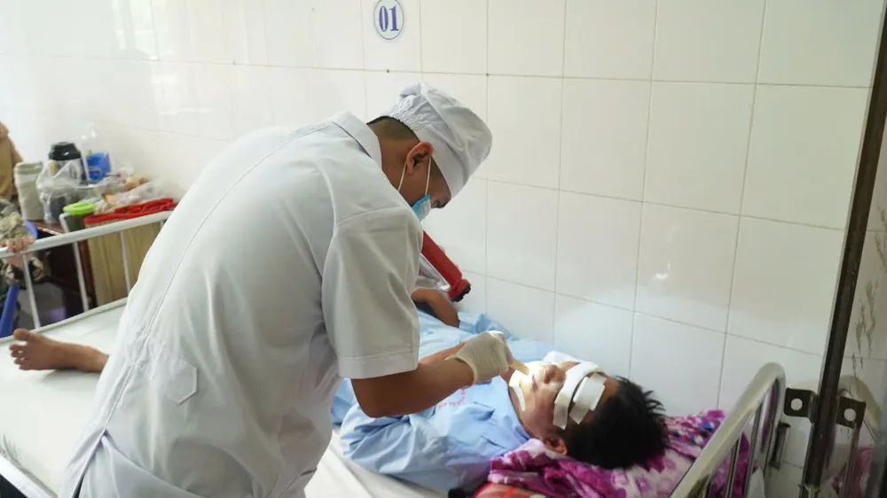 Nạn nhân đang được điều trị tại Bệnh viện đa khoa tỉnh Cà Mau