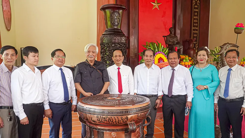 Cà Mau: Tiếp nhận trống đồng tại Khu tưởng niệm Chủ tịch Hồ Chí Minh
