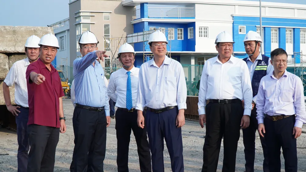 Bí thư Tỉnh ủy Cà Mau thăm, động viên lực lượng thi công các công trình trọng điểm