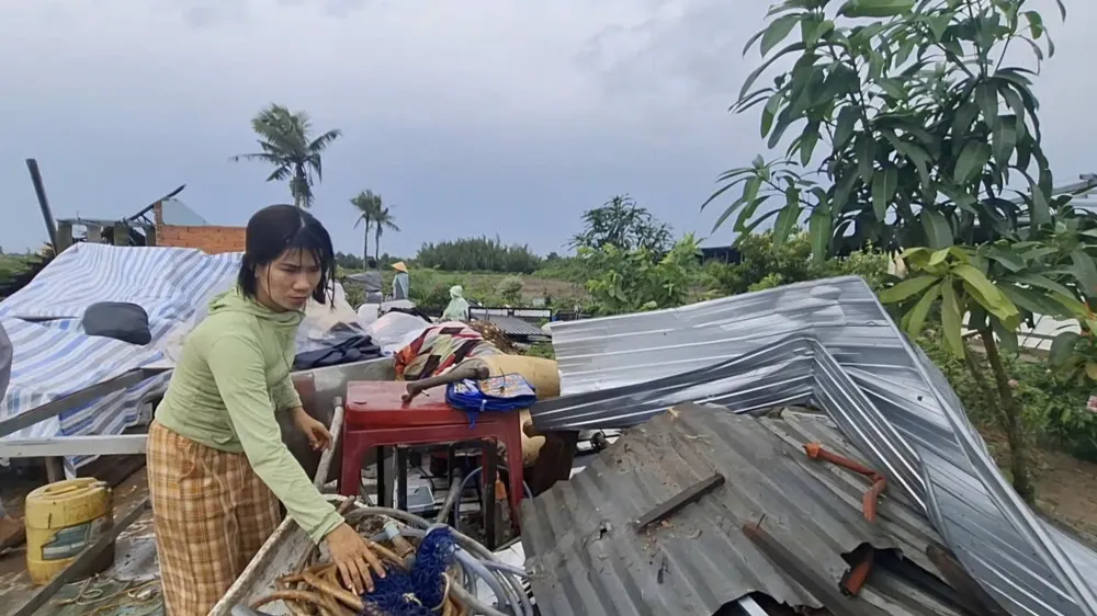 Cà Mau: Dông lốc làm thiệt hại 75 căn nhà, 4 người bị thương