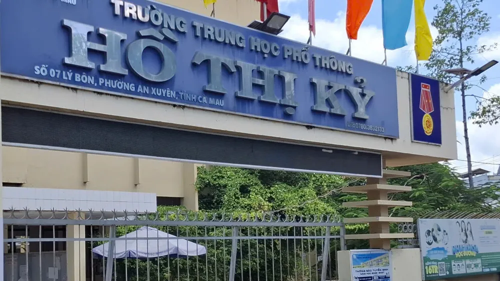 Cà Mau: Một thí sinh Trường THPT Hồ Thị Kỷ sử dụng điện thoại khi thi tốt nghiệp