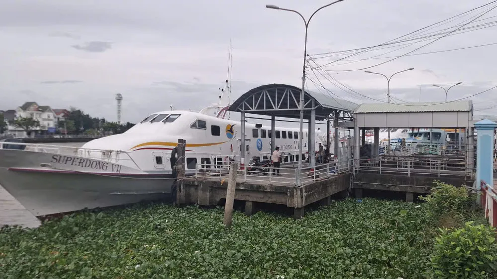 An Giang: Tàu phà đi các đảo tạm dừng hoạt động do thời tiết xấu