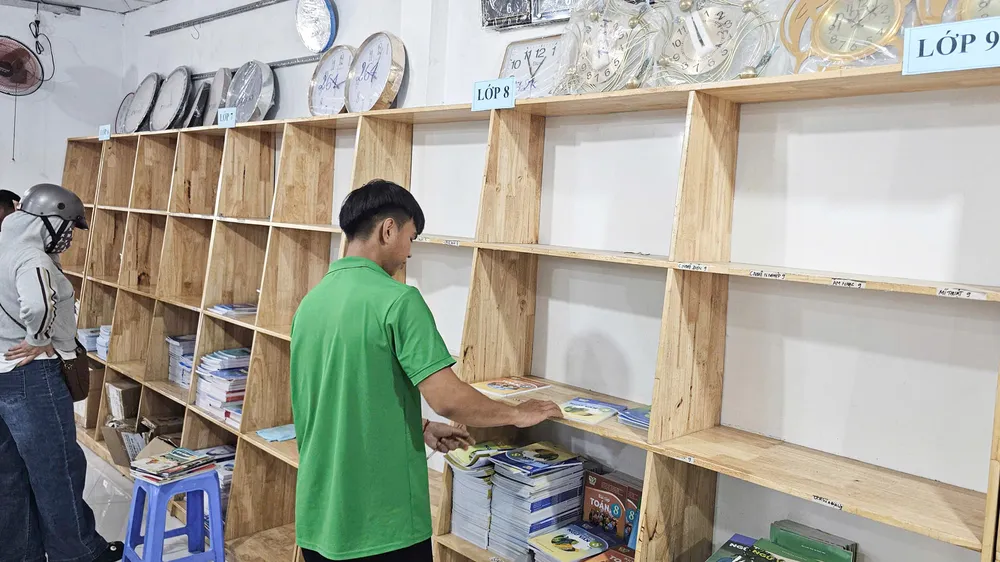 ĐBSCL: Thiếu sách giáo khoa, nhiều học sinh “chữa cháy” bằng sách photo