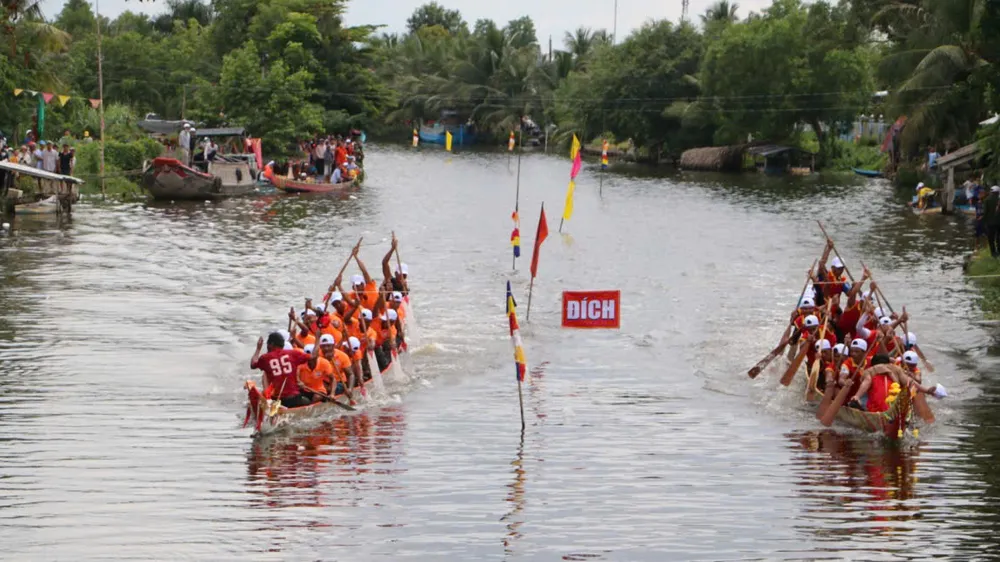 Cà Mau: Sôi nổi đua ghe Ngo mini mừng lễ Sene Dolta 