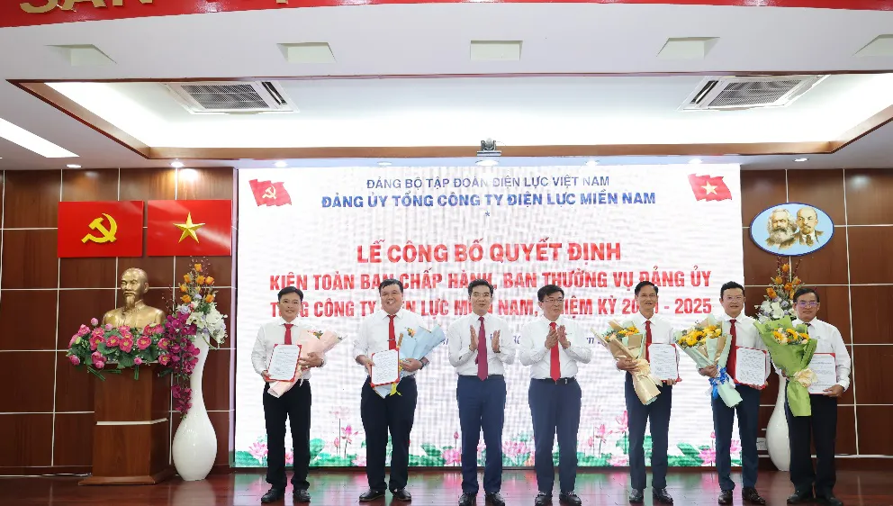 Trao các Quyết định kiện toàn Ban Chấp hành Đảng bộ, Ban Thường vụ Đảng ủy EVNSPC nhiệm kỳ 2020-2025