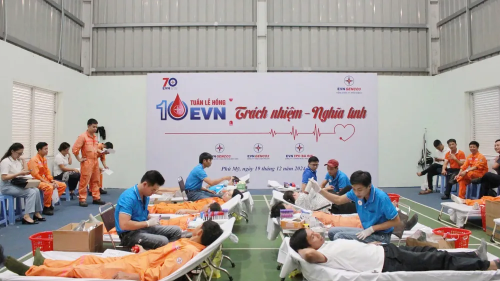 CBCNV Các đơn vị tích cực tham gia chương trình Hiến máu hưởng ứng tuần lễ Hồng EVN lần thứ X