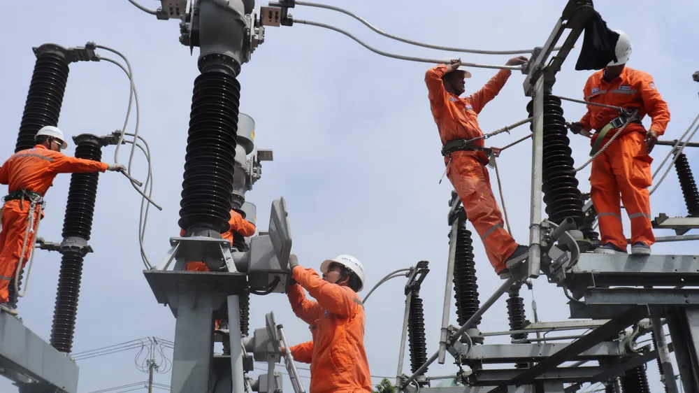 Tổng Giám đốc và Ban thường vụ Công đoàn EVNSPC kêu gọi toàn thể CBCNV EVNSPC tích cực hưởng ứng, tham gia phong trào Thi đua với tinh thần xung kích và trách nhiệm cao nhất
