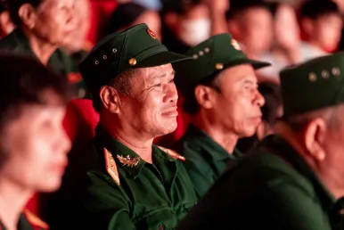 Những cảm xúc dâng trào khi các cựu chiến binh nhớ lại hồi ức chiến tranh qua các trường đoạn “Đất Nước Thiên Hùng Ca”