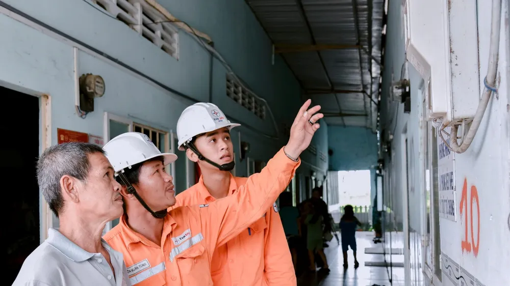 Thực hiện theo khuyến cáo an toàn của ngành điện khi sử dụng điện trong gia đình