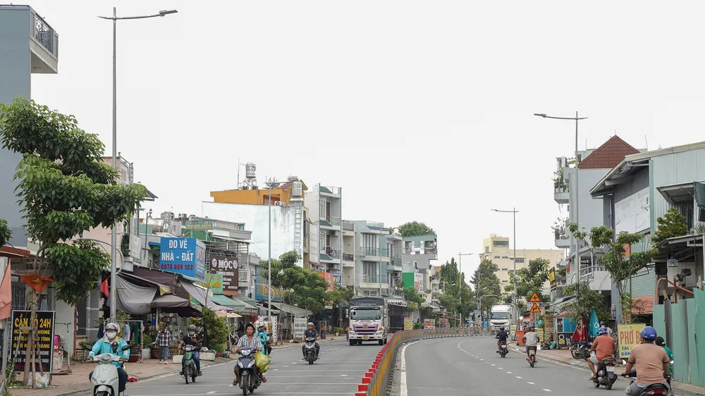 Đường Nguyễn Ảnh Thủ nối dài đã thông thoáng sau khi được ngầm hóa lưới điện