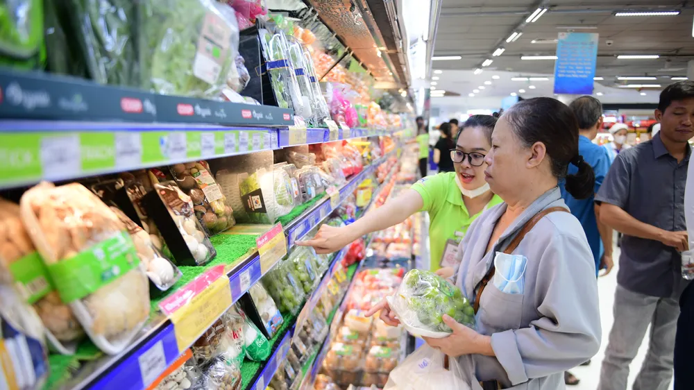 Các sản phẩm hàng tiêu dùng thuộc chương trình bình ổn thị trường được cam kết giữ giá đến 31-3-2027 (HỒNG ANH)