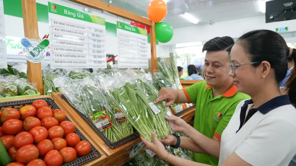 Sản phẩm bình ổn giá tại hệ thống Satramart (ẢNH: HOÀNG HÙNG)