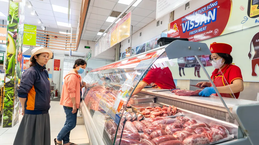 Nguồn thịt heo tại các siêu thị được kiểm soát chặt đầu vào (ẢNH: KHÚC DƯƠNG)