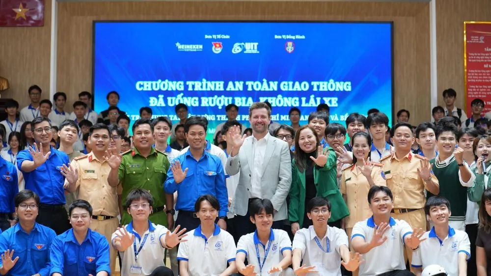 HEINEKEN Việt Nam hợp tác cùng Phòng CSGT TPHCM triển khai chương trình An toàn giao thông - Đã uống rượu bia, không lái xe