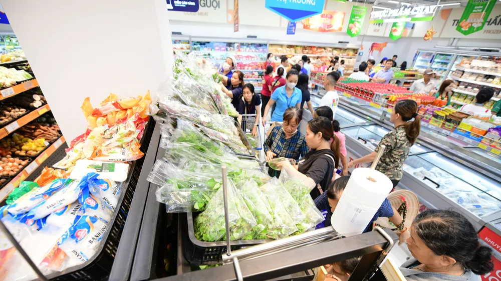 Co.opmart đường Phạm Thế Hiển thu hút khách hàng mua sắm ngay khi mới khai trương