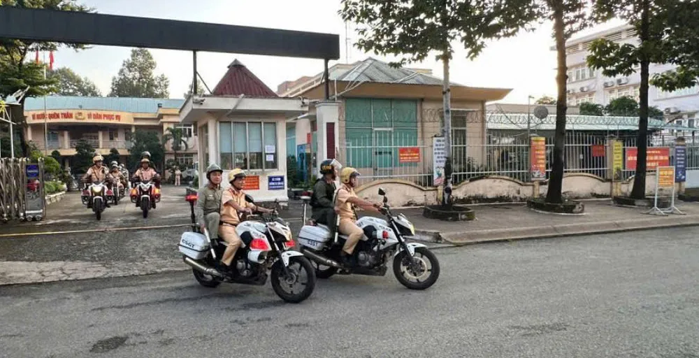 Công an TP Dĩ An, tỉnh Bình Dương ra quân tuần tra, xử lý vi phạm an toàn giao thông
