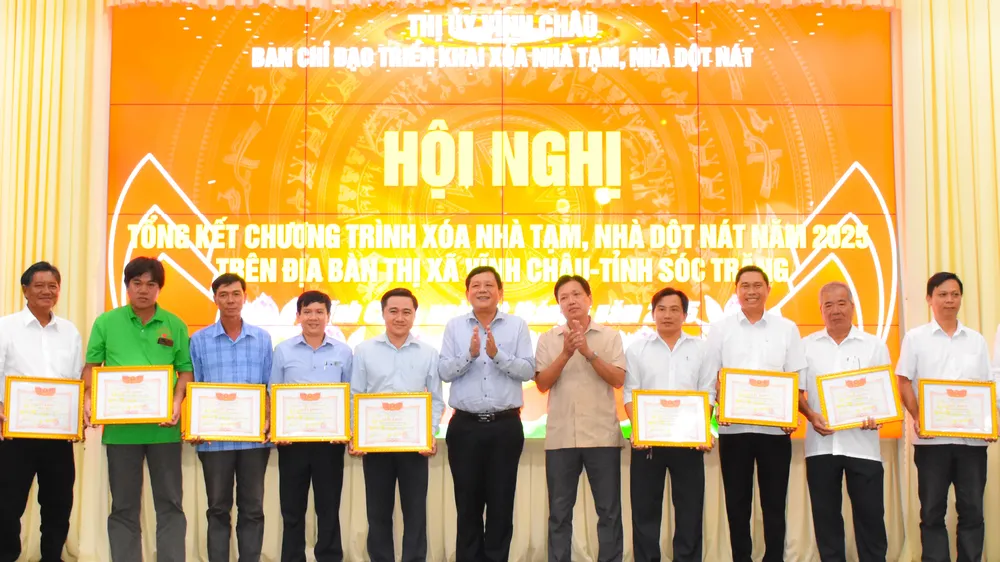 Khen thưởng các tập thể, cá nhân có thành tích xuất sắc trong thực hiện chương trình xóa nhà tạm, nhà dột nát 2025