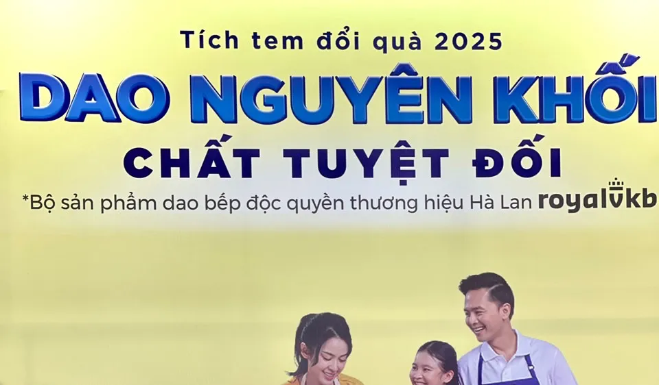 Khách hàng đổi tem lấy bộ dao bếp RoyalVKB