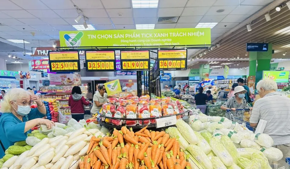 Khu sản phẩm gắn nhãn “Tick xanh trách nhiệm” tại siêu thị được người tiêu dùng đón nhận