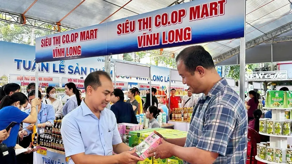 Sản phẩm OCOP Vĩnh Long trưng bày tại siêu thị 