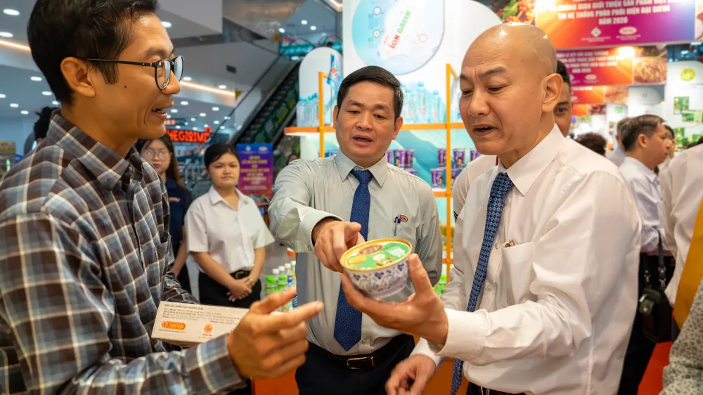 Khách tham quan tại Tuần lễ kết nối giao thương và không gian giới thiệu sản phẩm năm 2026 (ẢNH: SATRA)