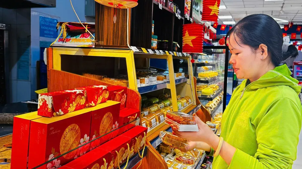 Bánh trung thu Co.op Bakery được nhiều khách hàng chọn lựa (ANH ĐỨC)
