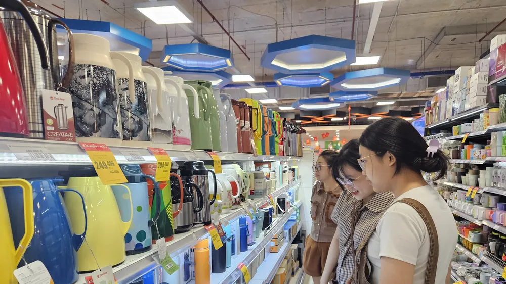Nhiều sản phẩm mới được đưa lên kệ siêu thị Co.opmart trong tháng 8-2026 (ẢNH: PHƯƠNG LAN)