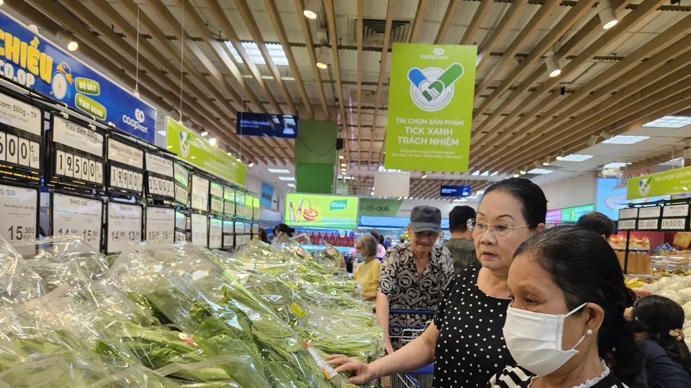 Người tiêu dùng có thể quét mã QR để truy xuất nguồn gốc sản phẩm (ẢNH: HOÀNG ANH)