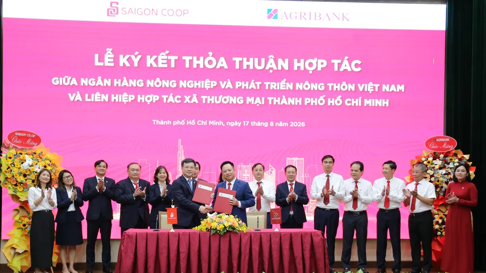 Ký kết hợp tác giữa Agribank và Saigon Co.op (ẢNH: NGUYỄN HIỀN)
