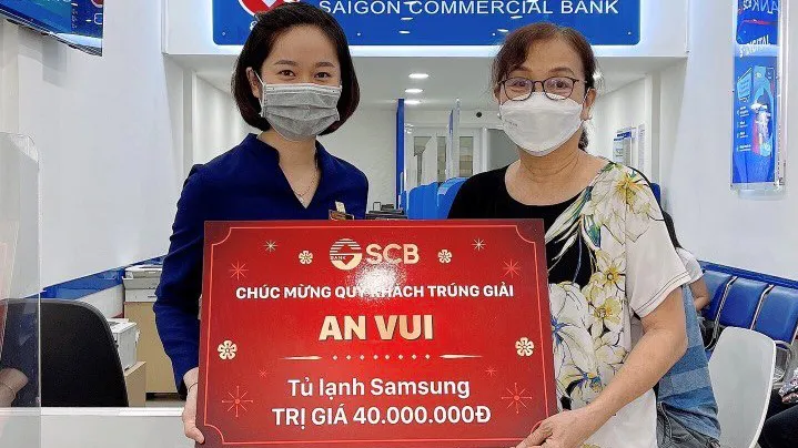 SCB trao thưởng cho khách hàng trúng giải chương trình “Tết Vinh Hoa - Xuân Phú Quý”