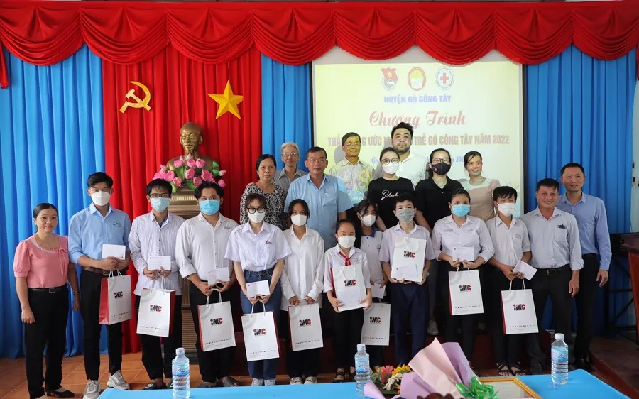 Tập đoàn IMC trao hàng nghìn phần quà thiết thực đến các hoàn cảnh cơ cực ở nhiều tỉnh thành