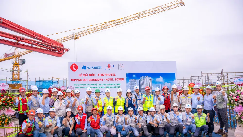 Hòa Bình vui mừng cất nóc tháp Hotel – công trình Lotte Mall Hà Nội, đạt 2 triệu giờ an toàn