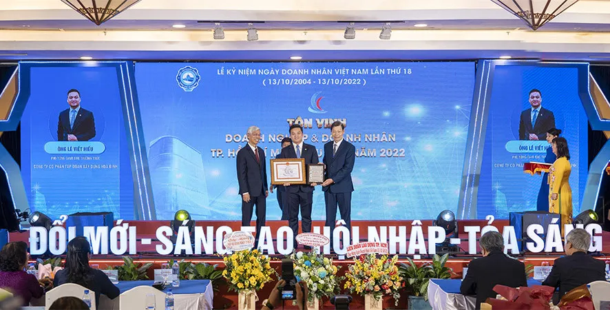 Tập đoàn Xây dựng Hòa Bình được tôn vinh doanh nghiệp TPHCM tiêu biểu 2022