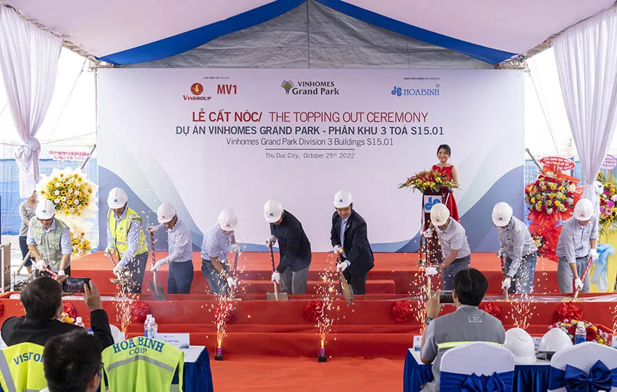 Hòa Bình cất nóc vượt tiến độ dự án VinHomes Grand Park Phân khu 3
