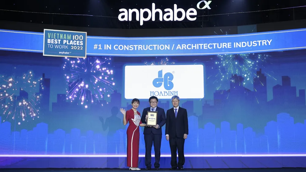 Tập đoàn Xây dựng Hòa Bình tiếp tục đứng đầu ngành xây dựng và kiến trúc ở Top 100 Nơi làm việc tốt nhất Việt Nam 2022